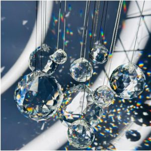 Lot de 20 Attrape-Soleil en Cristal Prisme, Boule de Cristal 20 mm &agrave; Suspendre pour Lustres Fen&ecirc;tres D&eacute;coration Artisanale et Feng Shui (Guanxid, neuf)