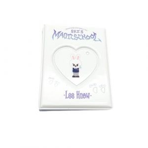 SKZOO Porte-cartes photo SKZ's Magic School Classeur avec porte-clés « Stay » pour album photo avec 16 pages intérieures pour cartes postales (Lee Know) (SCIS-FR, neuf)