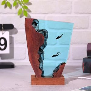 Drawelry LED Océan Veilleuse en Résine Epoxy avec Bois Base USB Table Lampe Décoration 3D Océanique Plongeur Baleine Requin Night Lights Ornements pour Bureau Maison Chambre Déco (A1, S) (Dr-Jewelry, neuf)