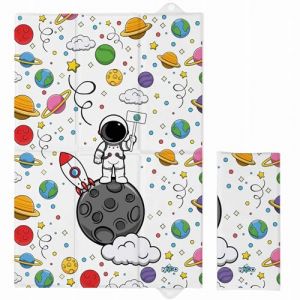 Kikido Matelas &agrave; Langer de Voyage 40x60 cm - Tapis a Langer pour B&eacute;b&eacute; Pliable et Imperm&eacute;able 60x40 cm - Astronaute - Matelas &agrave; Langer Nomade, Portable, Doux et Confortable pour le Change de Couches (Clikeaze FR, neuf)