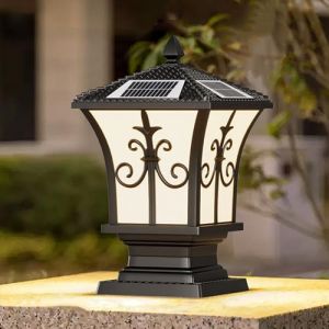 YVAMNAD Lampe Solaire pour Poteau/Pilier D'extérieur, Style Ferme Moderne, Luminaire D'extérieur, Pilier Étanche, Lanterne Solaire D'extérieur avec Verre pour Jardin, Patio, Chemin, Lampe sur Pied (KE MAO, neuf)