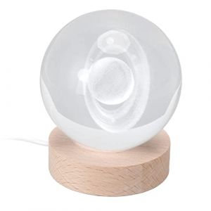Veilleuse Saturn, Boule de Cristal 3D 8 cm Lumineuse Sculptée Intérieure Veilleuse, Base de 7 cm en Bois Prise Directe Interface USB Lumière de Lune de Table(Lumière Blanche) (Fangzoun, neuf)