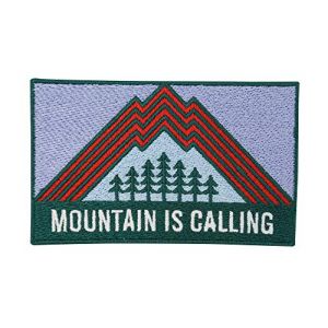 Finally Home &Eacute;cusson Thermocollant | Mountain is Calling Montagnes avec des arbres | Patch &agrave; coller au fer &agrave; repasser ou &agrave; coudre | Pi&egrave;ce de d&eacute;coration ou r&eacute;paration pour v&ecirc;tement, jean, sac, pantalon (Finally Home Shop, neuf)
