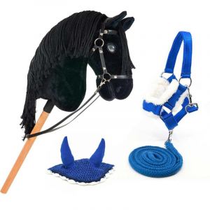 Hobby Horse Noir A3, Cheval b&acirc;ton Complet avec Filet, Mors, r&ecirc;nes, Licol et Bonnet Anti-Insectes Bleu. T&ecirc;te de Cheval b&acirc;ton pour Hobby Horsing Enfants et Adolescents &ndash; Black Star (Hobby Horse Land, neuf)