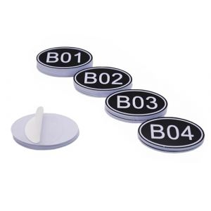 NanTun Lot de 50 &eacute;tiquettes ovales noires avec num&eacute;ros de table &ndash; 30 mm x 50 mm en plastique ABS avec chiffres grav&eacute;s &ndash; B01 &agrave; B50 (PlayCool, neuf)