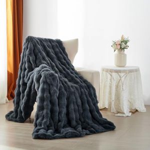 YASMENG Couverture Polaire 220x240 cm Hiver Chaude Gris Jet&eacute; de Canap&eacute; Peluche Imitation Fourrure de Lapin Texture &agrave; Bulles Super Douce Douillette Plaid Canap&eacute; Polaire Moelleuse Cadeau Femme (Tamir Zhang, neuf)