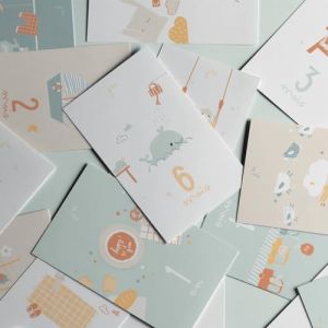 Cartes mes premiers mois -instants magiques | 12 Cartes pour capturer les moments magiques de la première année de bébé | Cadeau de naissance | Photo Souvenir pour Future Bébé et Parents (Bleu/Gris) (L'ATELIER GIGOGNE, neuf)