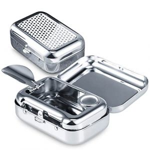 Cendrier de Poche Anti Odeur, JPYH Cendrier Portable, Cendrier Voiture,Mini Acier Inoxydable Cendrier,Mini Cendrier pour L'usage Ext&eacute;rieur, Cendrier de Cigarette avec Couvercle Cl&eacute; Cha&icirc;ne (ZBLanc, neuf)