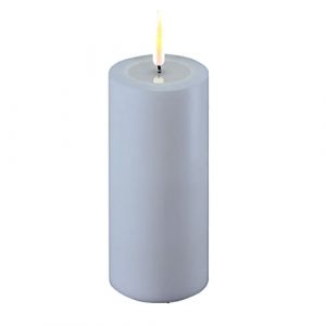 Deluxe Homeart - Bougie LED d'extérieur (plastique - pas de cire véritable) avec flamme réaliste - Lumière blanche chaude - Résistante à la chaleur pour l'extérieur - Bleu poussiéreux (ReWu, neuf)