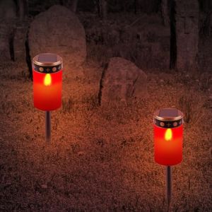 GOMETY Lot de 2 lanternes funéraires solaires LED - Lanterne funéraire solaire étanche - Bougie de cimetière d'extérieur avec capteur de lumière - Bougie funéraire solaire avec piquet de terre (EverTre, neuf)