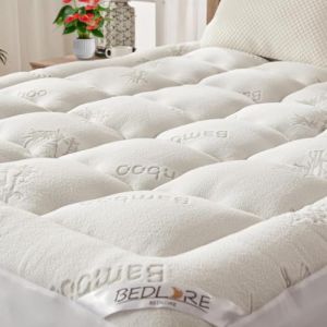 BEDLORE Surmatelas 140x200 cm Matelass&eacute;, sur Matelas 2 Personnes en Viscose de Bambou Respirant et Moelleux, Grand Bonnet Extensible Jusqu&rsquo;&agrave; 30 cm, Certifi&eacute; Oeko-Tex, Blanc (Bedlore EU, neuf)