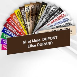 Plaque de Boîte Aux Lettres Personnalisée Adhésive PVC – 10 x 2,5 cm – Gravure Laser – 20 Couleurs Disponibles (Marron) (GRAVURE ET COMPAGNIE, neuf)