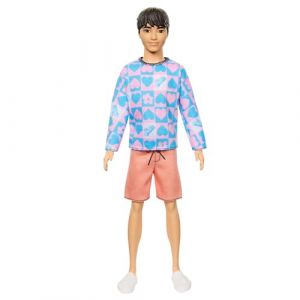 Barbie Poup&eacute;e Ken Fashionistas avec corps mince, v&ecirc;tu d&rsquo;une chemise amovible manches longues &agrave; motifs roses et bleus et un short rose, HRH24 (Meilleurs Jouets, neuf)