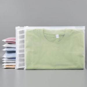 Svaldo Sac Plastique Rangement Vetement, 100 Pi&egrave;ces 35 * 25cm Pochette Herm&eacute;tique Vetement, Sac Plastique Transparent D&eacute;poli, Pochette Etanche Voyage pour T - Shirts (Sans Trous de Ventilation) (Svaldo, neuf)