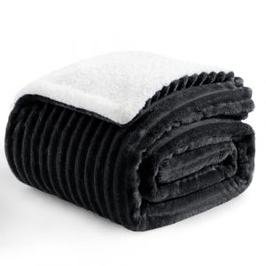 Aisbo Couverture Polaire Sherpa 130x150cm Noir, Couverture en Flanelle &eacute;paisse Couche et Confortable, Plaid Canape Fourrure Jet&eacute; de Canap&eacute; et aux Lits Chaude et Douce pour l'hiver &Eacute;pais (Aisbo EU, neuf)