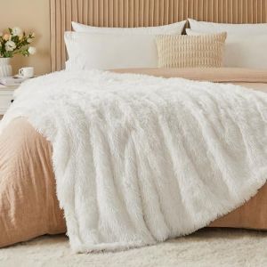 EMME Fausse Fourrure Couverture Moelleuse, 220 x 240cm Blanc, Super Douce, Pelucheuse, &Eacute;paisse et &Eacute;l&eacute;gante, Couverture Shaggy &agrave; Longs Poils, Chaud Confortable R&eacute;versible pour Canap&eacute; et Lit (EMME Home, neuf)