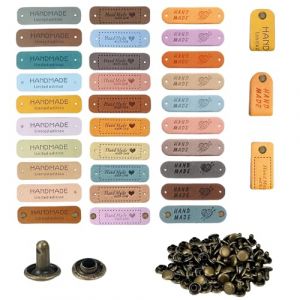 LUMOOM Lot de 30 &eacute;tiquettes en cuir PU faites &agrave; la main &agrave; coudre avec des trous, y compris des rivets, &eacute;tiquettes en relief pour v&ecirc;tements, chapeaux et jeans (INTERNAVIGARE S.R.L., neuf)