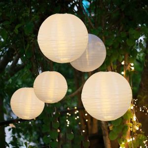 Hellum 150971 Lot de 5 lampions LED pour l'extérieur, résistants aux intempéries, avec télécommande, 5 lampions de 30 cm, blancs, à piles LED, pour mariage, décoration de fête de jardin (Hellum Direkt, neuf)