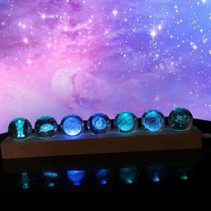 BlyeMichdi Boule de Cristal de Verre en 7 Couleurs avec Lumi&egrave;re LED sur Pied en Bois, Sph&egrave;res de Gu&eacute;rison Chakra, Boule de Cristal Scintillante pour Cadeau d'Anniversaire et D&eacute;coration de Maison (AceJuye, neuf)