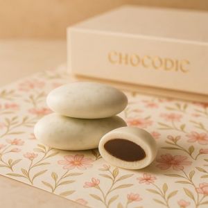 Drag&eacute;es chocolat dubai style 1kg - pas cher - environ 190 drag&eacute;es 71% de cacao & cr&egrave;me de pistache chocolat duba&iuml; - Fabrication artisanale en France (Blanc vernis, 1kg) (CHOCODIC Ma&icirc;tre artisan chocolatier depuis 1995, neuf)