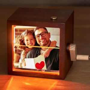 Personnalis&eacute; Bo&icirc;te Flipbook Cadeau Papa &Agrave; Manivelle Cadre Photo Personnalis&eacute; Avec Lumi&egrave;re Album Photo M&eacute;canique Id&eacute;e Anniversaire Cadeau F&ecirc;te Des P&egrave;res (Jingle Cat Magical Shop, neuf)