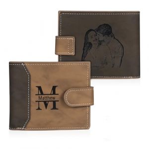 Lam Hub Fong Portefeuille Photo Personnalis&eacute; Homme Porte Monnaie avec Gravure Initiale et Pr&eacute;nom Cadeau pour Homme Papa Fils Famille (Brun 1) (personalised jewel, neuf)