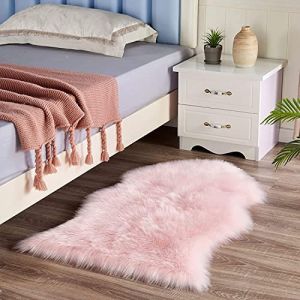 HEQUN Tapis en Peau de Mouton synthétique,Tapis Fausse Fourrure,Carpette Moelleuse pour Chambre à Coucher, Salon, Crèche(Rose, 75 X 120 CM irrégulier) (zpx, neuf)