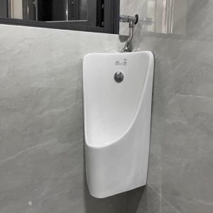 CHZDPP Urinoir pour Homme Urinoir d'angle, Urinoir Mural pour Hommes pour Toilettes publiques, Urinoirs m&eacute;nagers/commerciaux pour &eacute;coles prisons h&ocirc;tels magasins h&ocirc;pitaux(White) (FR Magasin Phare, neuf)