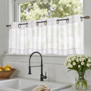 TOPICK Rideau Cuisine Voilage Court Brise Bise Moderne pour Placard Chambre Ray&eacute; Blanc, Lot de 1 Panneaux 135x35cm(LxH), Voilage Brise-Bise avec Oeillet Semi-Transparent L&eacute;ger pour Cuisine Bistrot (Audrey Home Fashion, neuf)