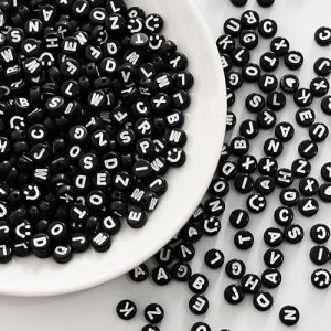 Iudsu 1000 pi&egrave;ces de perles lettres en acrylique pour la fabrication de bracelets, perles rondes noir de l'alphabet de A &agrave; Z de 7 mm avec un rouleau de cordon en nylon invisible (600 cm) (NO.1-XYF, neuf)