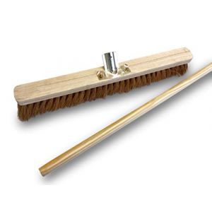 Balai d'atelier Type cantonnier manch&eacute; | Lot de 10 | Piste Ext&eacute;rieur | Fibres de Coco Naturel | Longueur 60 cm | Semelle Bois | Douille m&eacute;tal boulonn&eacute;e &Oslash; 28 mm | Manche Bois 1,40 m | Kibros 2060BMx10 (Nouvelle Brosserie Auvergnate, neuf)