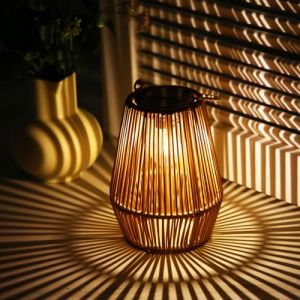 Lanterne Solaire Exterieur Jardin, KagoLing 1 Lampe Solaire Exterieur IP65 fait &agrave; la main Suspendre Lanterne Solaire id&eacute;ales pour jardins No&euml;l Halloween Balcon (RISEROOTENE TRADING LTD, neuf)