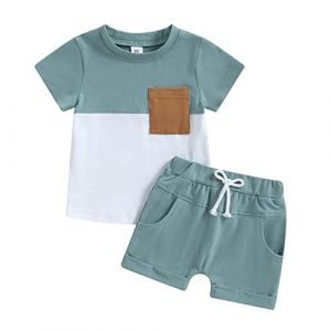 Carolilly Ensemble Vêtement Bébé Garçon Eté de 2 Pcs, T-Shirt à Manches Courtes à Rayures avec Poche + Shorts Taille Elastique avec Poches, Bleu Blanc, 4-5 Ans, Taille Fabriquant 130 (La Vie Brillante, neuf)