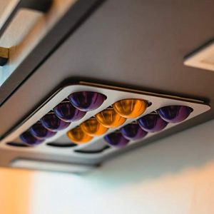 PODY® • Support, Rangement pour capsules, dosettes de Café • Adhésif • Compatible Nespresso Vertuo • Aluminium composite argenté (PODY COFFEE, neuf)