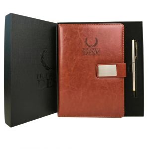 Agenda 2025 journalier A5 REGAL en cuir v&eacute;gan et couverture rigide avec stylo &agrave; encre liquide. Agenda &agrave; feuilles cr&egrave;me pour notes longues. Planning quotidien 365 jours professionnel. 21,5 x 15 cm (QE'MONO, neuf)