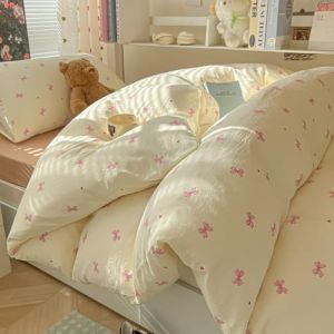 Covebett Housse de Couette 140x200 Beige Rose Nœud Papillon Cœur Romantique Parure de Lit Kawaii Adulte 1 Personne Microfibre Lavé Linge de lit avec Fermeture Éclair et 1 Taies d'oreiller 65x65cm (TanVita, neuf)