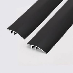 Lot de 2 Rampe de Seuil Aluminium Seuil de Porte Barre de Seuil Rattrapage Bande de Transition Profil&eacute; de Transition,Convient pour Pente de 6-12mm(Noir, 0.9m&times;4.3cm) (ZYDZ-eu, neuf)