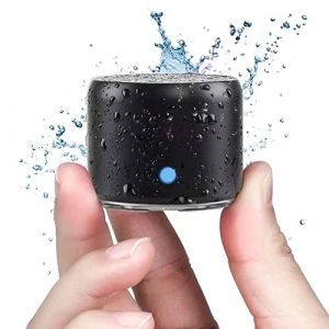 Ewa Etui De Voyage Inclus, A106 Pro Mini Enceinte Bluetooth Portable Actif avec Basse Extra, Autonomie 12hrs, &eacute;tanch&eacute;it&eacute; IP67, Mini Haut Parleur Parfait pour la Douche, Chambre, V&eacute;lo (Noir) (EWADirect, neuf)