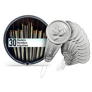 30 aiguilles à coudre à la main de différentes épaisseurs et longueurs + 10 enfile-aiguilles métalliques classiques. Aiguilles à coudre avec chas doré dans une boîte pratique. (Faden & Nadel, neuf)