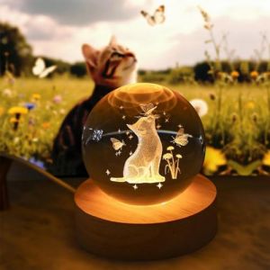 Boule de cristal 3D en forme de chat avec base en bois LED, d&eacute;coration de nuit pour les amoureux des chats, figurine de chat en cristal avec papillon, cadeau sur le th&egrave;me du chat pour femmes, filles (SafeJoy, neuf)