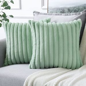 Soleebee Lot de 2 - Taies d'oreiller Velours Peluche, Taies d'oreiller Artificielle Douce Fourrure Housse de Coussin D&eacute;coration pour Chambre Lit Voiture De La Maison Canap&eacute; (50x50cm, Vert Clair) (Soleebee, neuf)