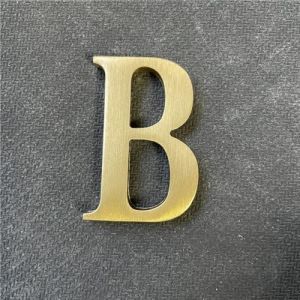 Autocollant en laiton massif de 6,6 cm - Lettres de l'alphabet en m&eacute;tal - Lettres et chiffres autocollants muraux - Signalisation d'adresse de maison, num&eacute;ros de porte, lettres de l'alphabet (lettre (Warm Home Company, neuf)