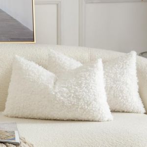 Yaertun Lot de 2 Housses de Coussin D&eacute;corative en Fausse Fourrure Taie d'oreiller en Sherpa Boucl&eacute; Douces et Duveteuses Coussin pour Canap&eacute; Sofa Lit et Salon 30x50 cm Blanc cr&egrave;me (Yaertun, neuf)