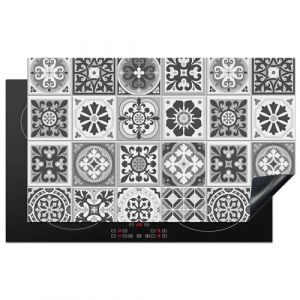 KitchenYeah© Protection Plaque Cuisson Deco Cuisine Cache Induction 83x51 cm Protège Pour Cuisiniere Protection Mosaïque - Noir - Blanc - Motif - Carrelage (KitchenYeah, neuf)
