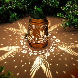 Lanterne Solaire Colibri Suspendue, Lampe Décorative en Métal Étanche LED pour Jardin, Patio, Cour, Pelouse, Arrière-Cour, Véranda – Cadeau pour Maman, Grand-mère, Femmes (Lancer Furniture, neuf)