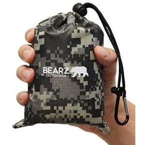 BEARZ Outdoor Couverture de Pique-Nique compacte - Couverture imperm&eacute;able pour Excursions, Camping l&eacute;ger, b&acirc;che de Pluie, &eacute;quipement de Festival de Musique, Tapis pour randonn&eacute;e (Camouflage) (AllonOak, neuf)