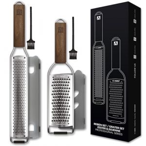 REDSALT® premium Zesteur & Julienne râpe INOX avec manche en bois de noyer | idéale pour fromage, citron, gingembre et carotte | râpe à parmesan à gingembre | trancheuse de cuisine professionnelle (STYLE AGENTS, neuf)