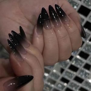 Carufin Presse &agrave; ongles gothique pour Halloween portant une armure, d&eacute;grad&eacute; fran&ccedil;ais noir, faux ongles r&eacute;p&eacute;tables pour femme (Carufin, neuf)