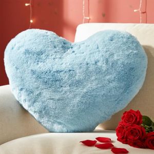 Yhoelata Coussin Coeur Klein, Coussin en Forme de Coeur Bleu, Oreiller C&oelig;ur Coussins D&eacute;coratif en Peluche, Coussins D&eacute;coration Canap&eacute;, Deco Chambre Ado Fille, 26x36 cm (Yhoelata, neuf)