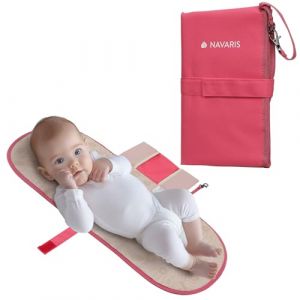 Navaris Matelas &agrave; Langer de Voyage - Tapis a Langer Nomade pour Bebe en Polyester 70 x 34 cm - Tapis de Change B&eacute;b&eacute; Imperm&eacute;able avec Compartiment pour Couches et Lingettes (SX-Commerce, neuf)